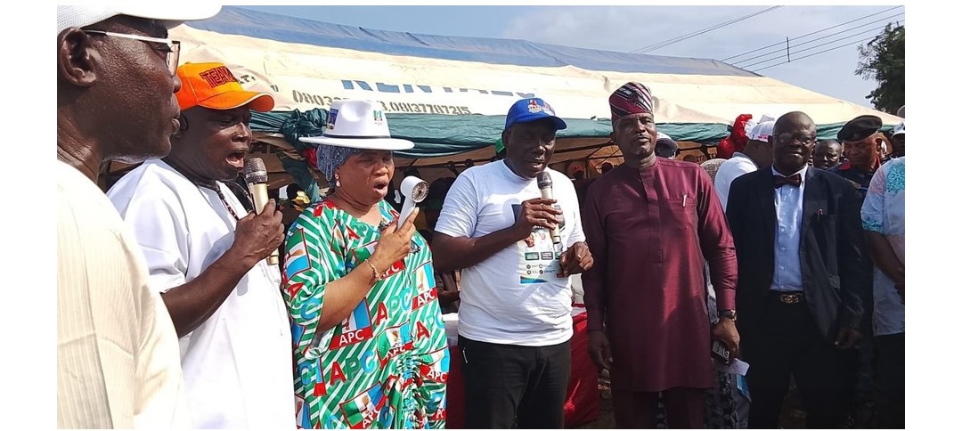 Ogun 2027: Over 300 Opposition Members Defect to APC in Odeda; Campaign Council Unveiled
