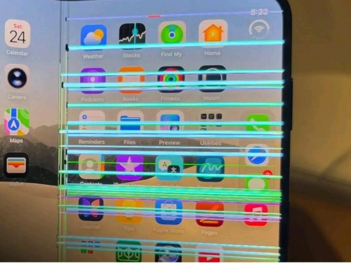 Foldable iPhone Duo Owners Report Cracked Screens, Display Lines, and Dead Pixels